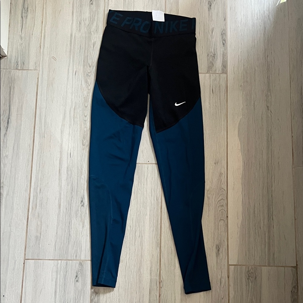 Nike Black and Teal Two-Tone Performance Leggings